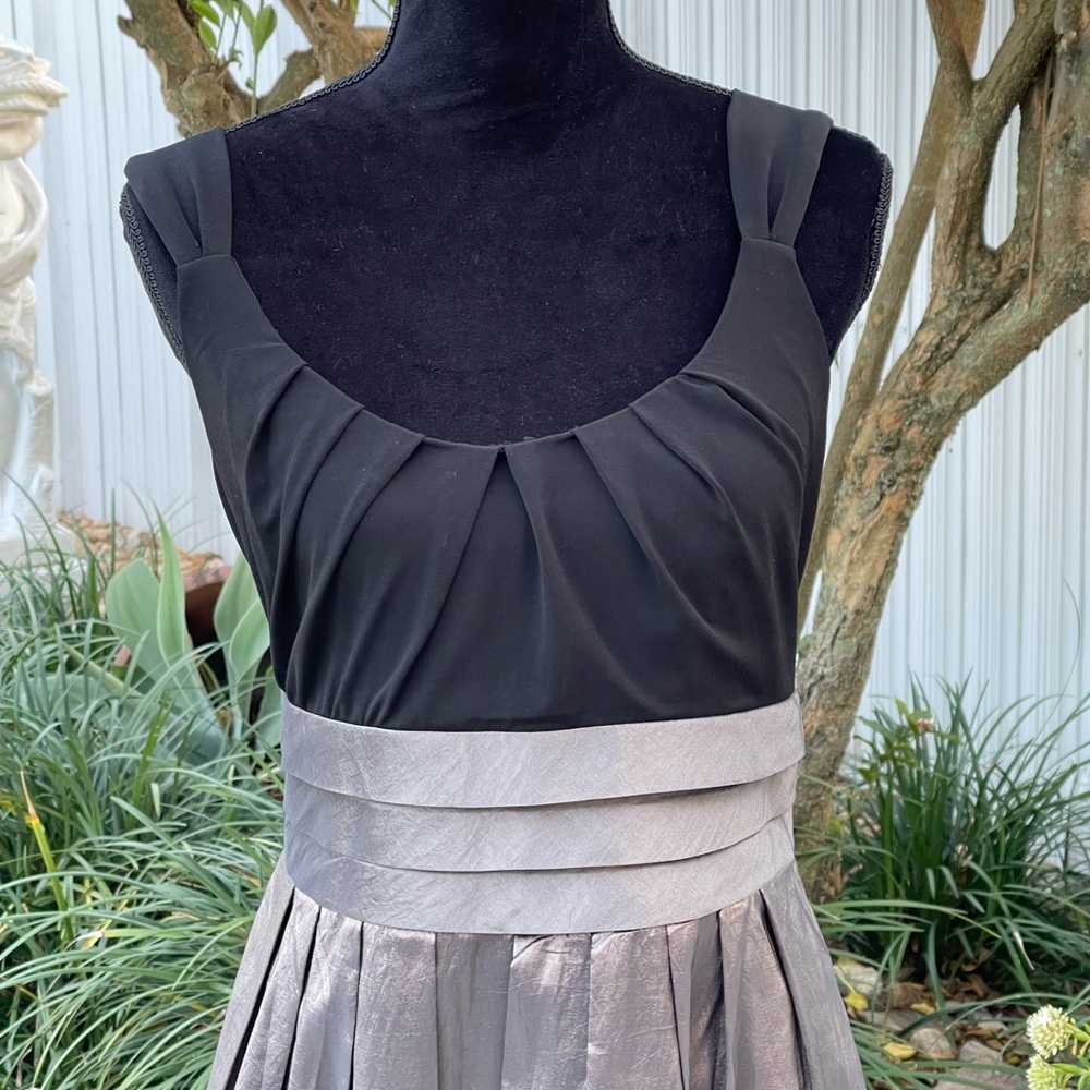 Dress - Picture 4 of 9